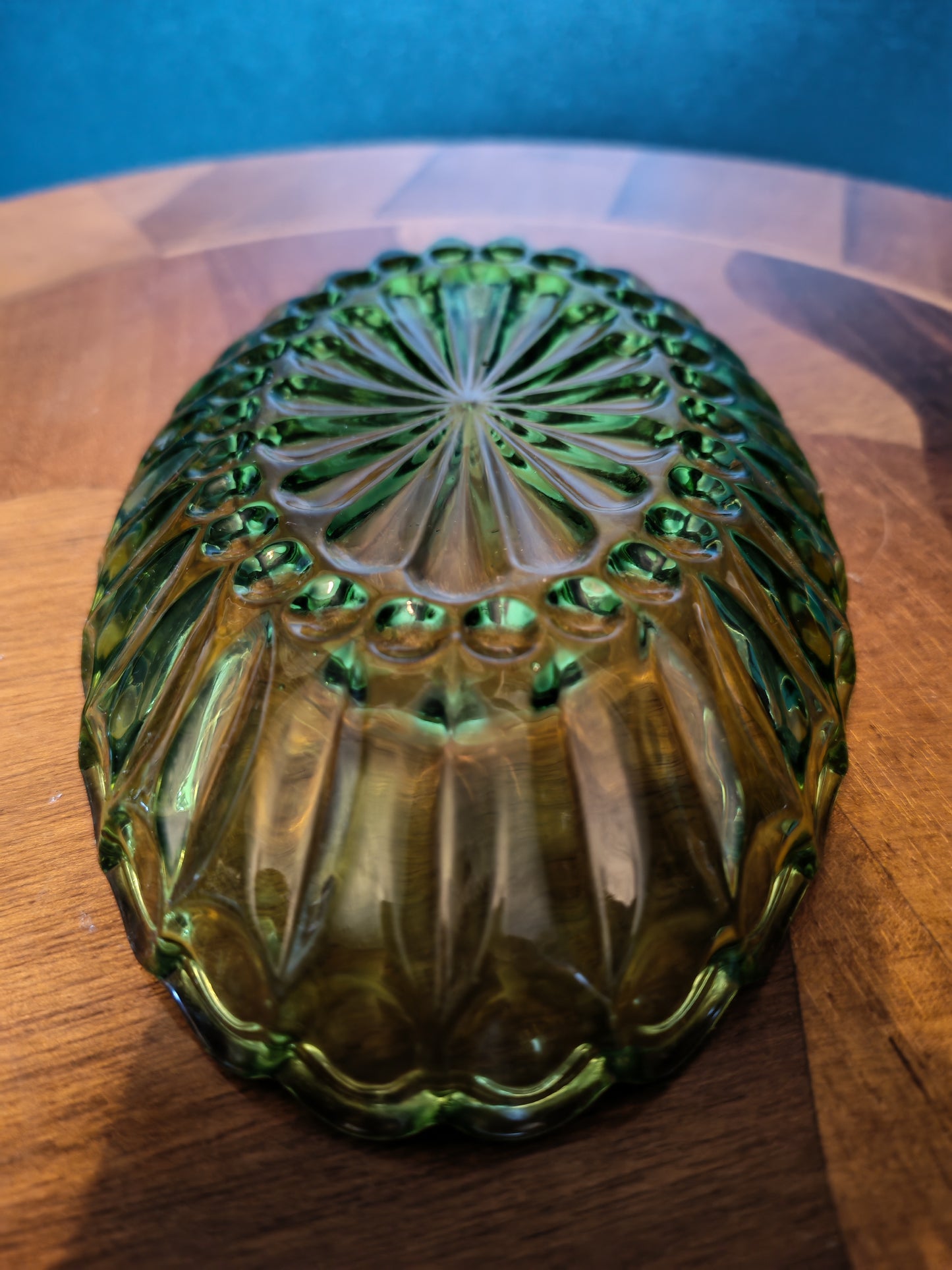Green decorative glass plate / glass dish