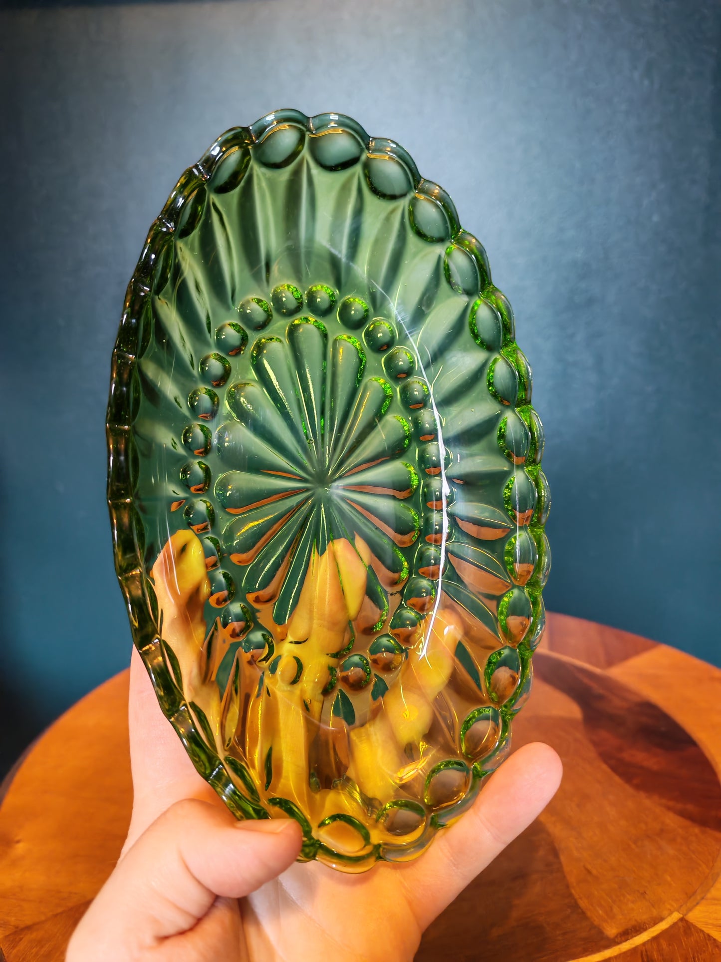 Green decorative glass plate / glass dish