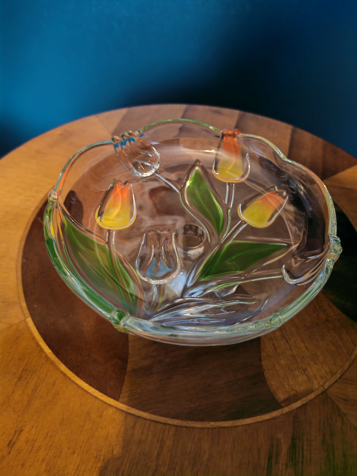 Glass serving platter with a stem and tulip motif