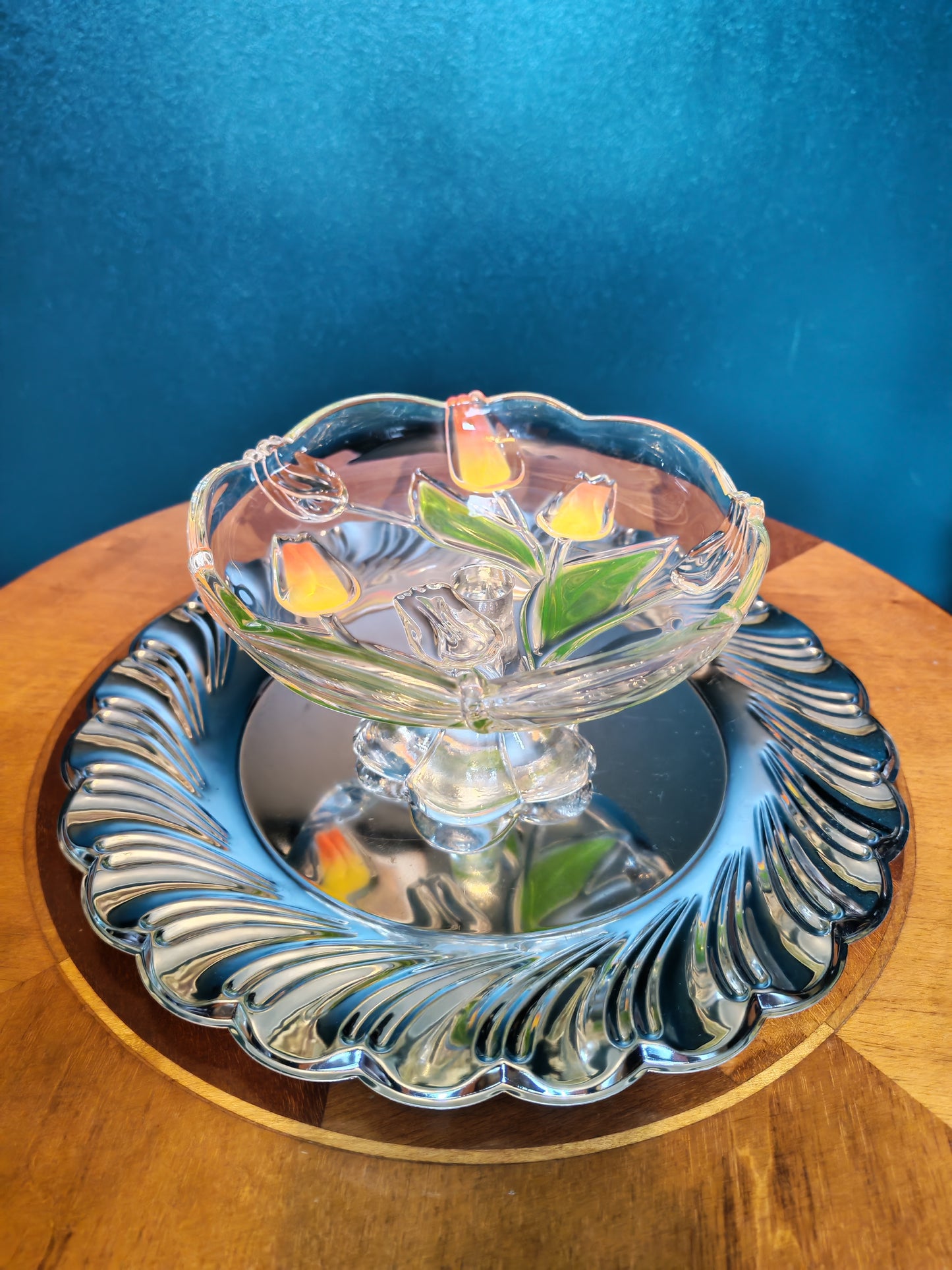Glass serving platter with a stem and tulip motif