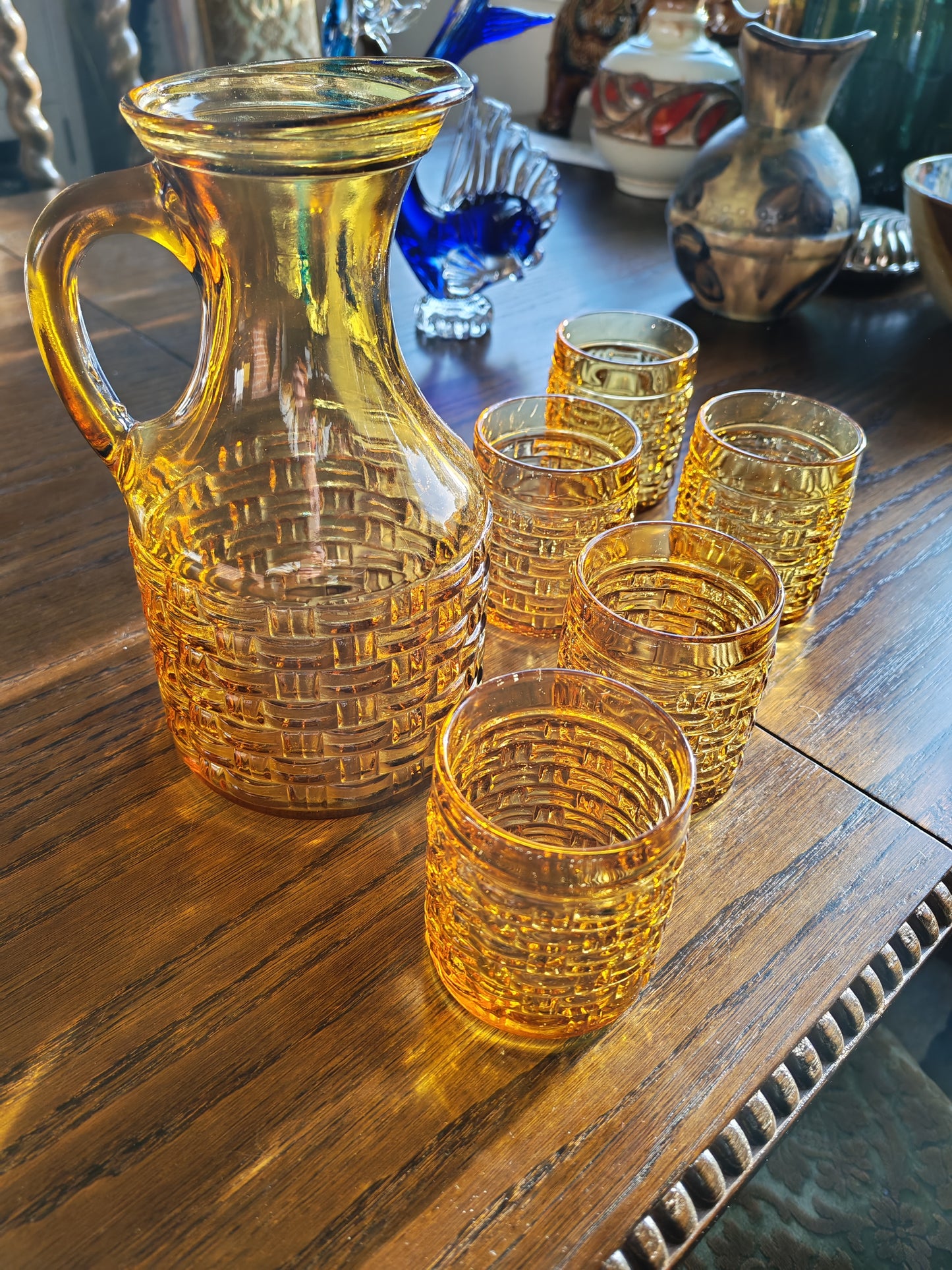Amber-colored carafe and 5 glasses – Italian 60s-70s glass set