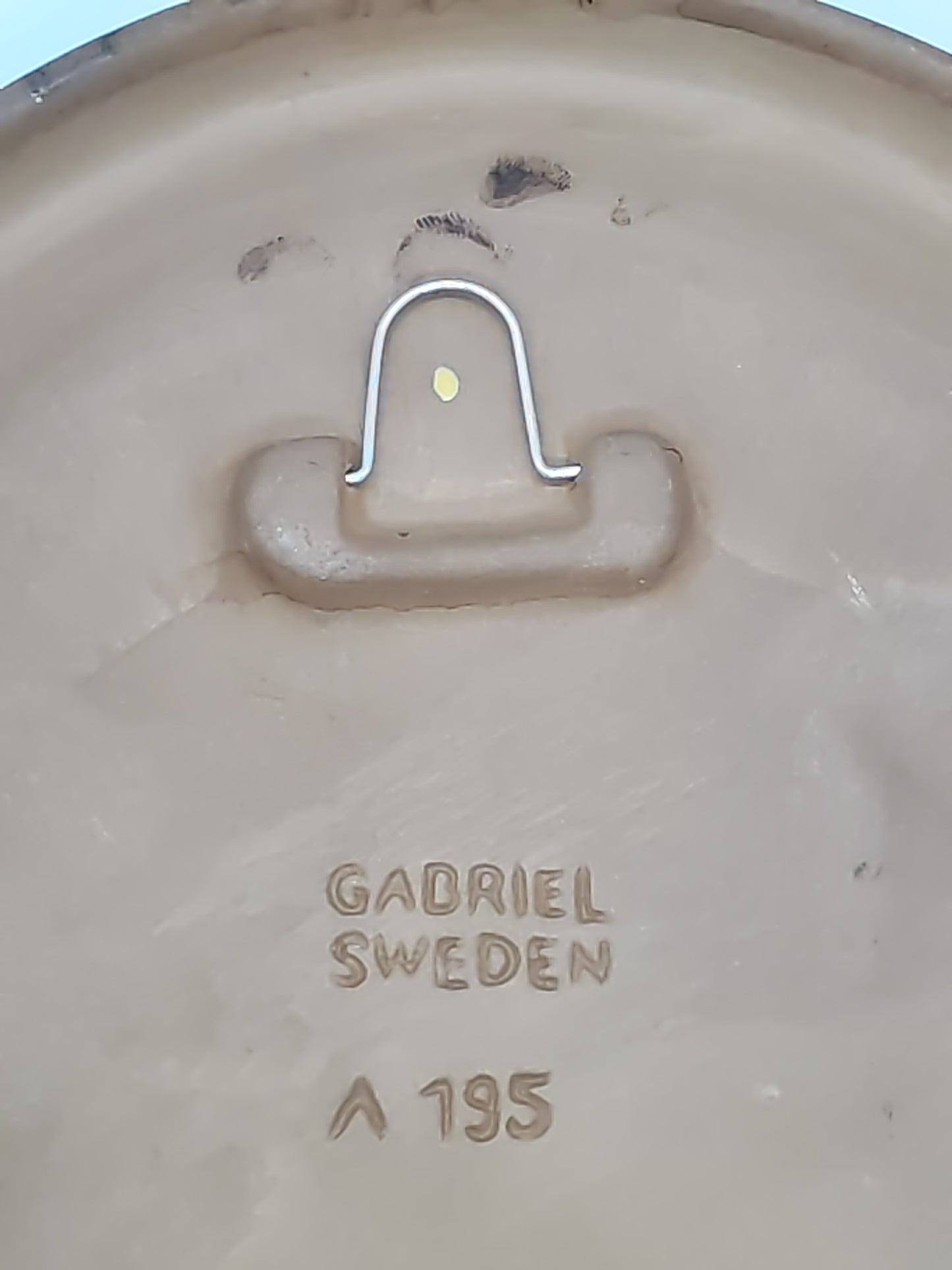 Kukka-aiheinen keramiikkataulu, Gabriel Sweden
