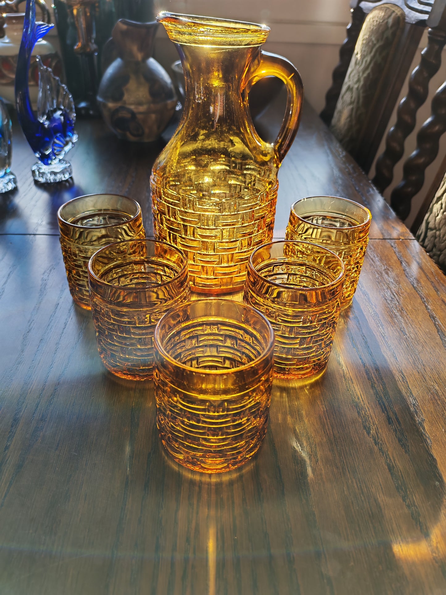 Amber-colored carafe and 5 glasses – Italian 60s-70s glass set