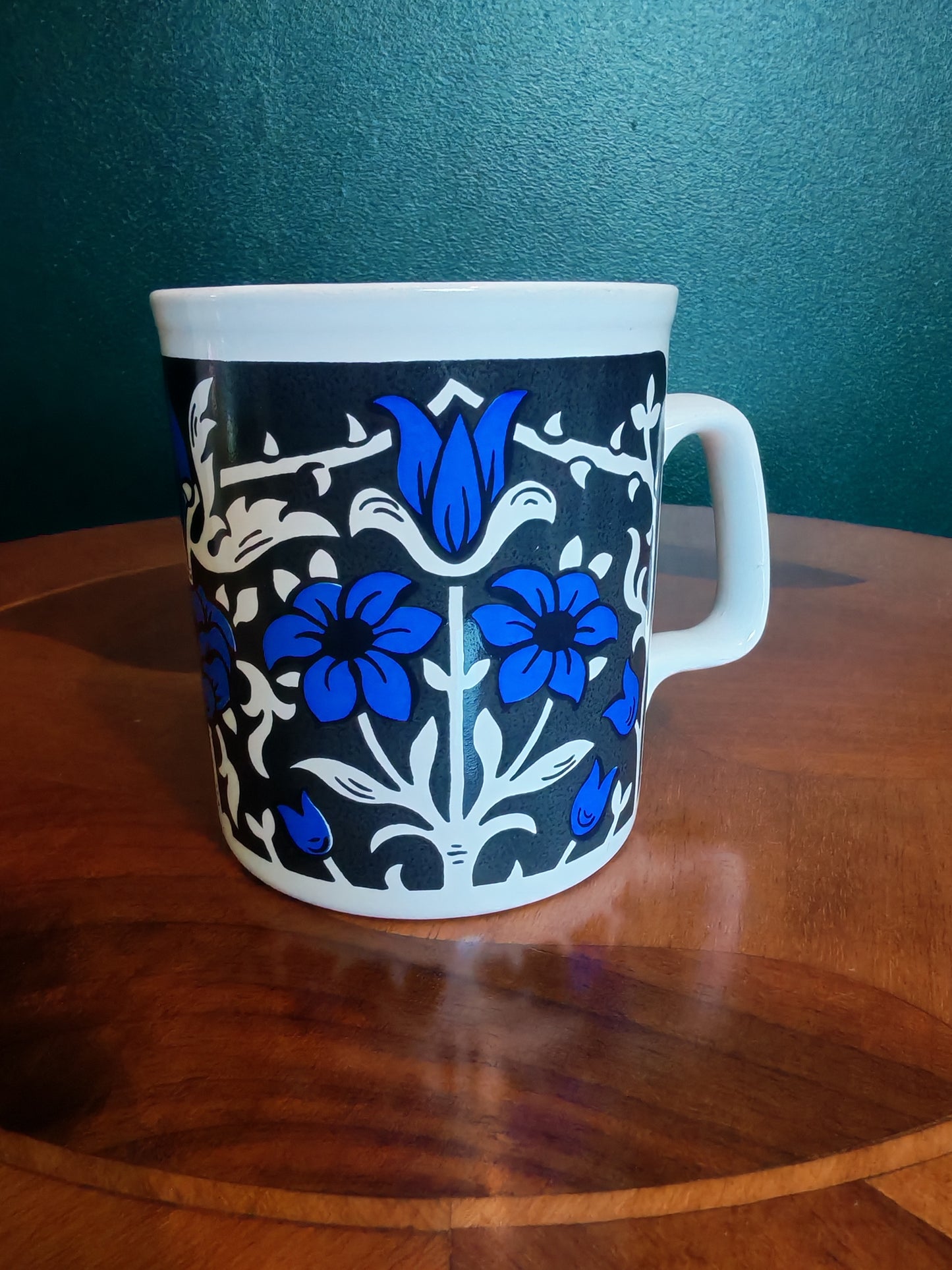 Kiln Craft tableware, Staffordshire potteries, English ironstone kahvimukit / teemukit