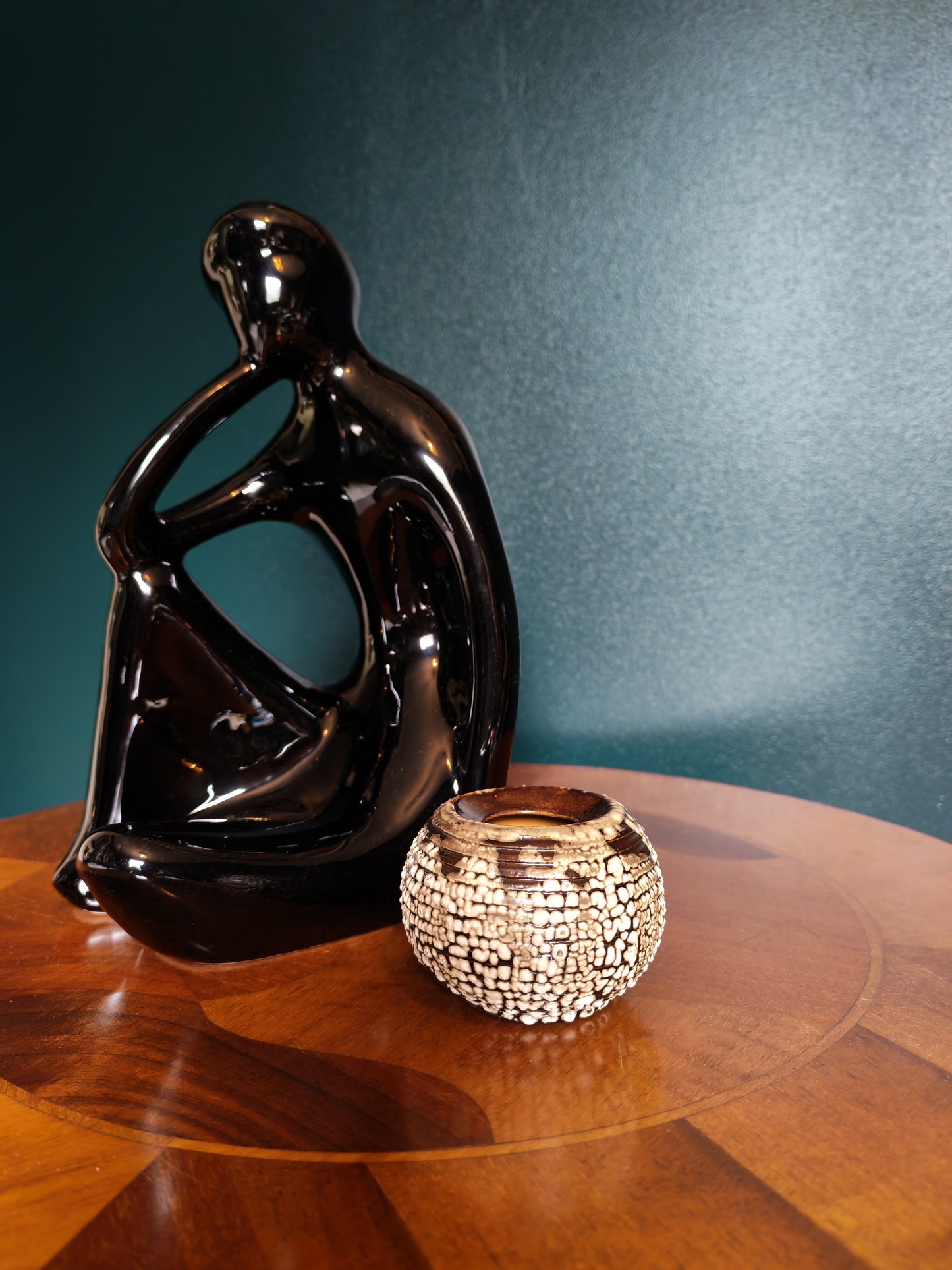 Ceramic spherical small vase