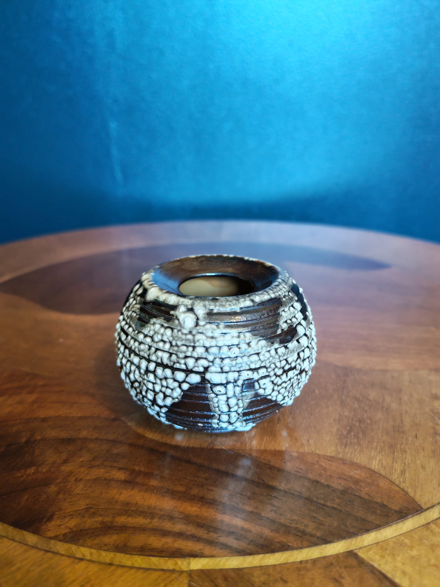 Ceramic spherical small vase
