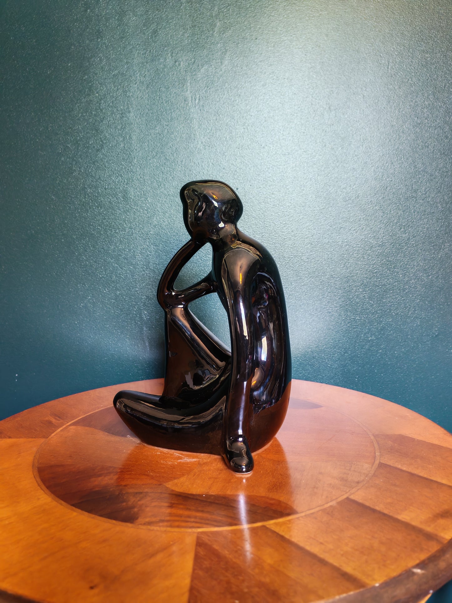 Vintage keraaminen veistos ”Ajattelija” – Art Deco Revival (1980-luku)