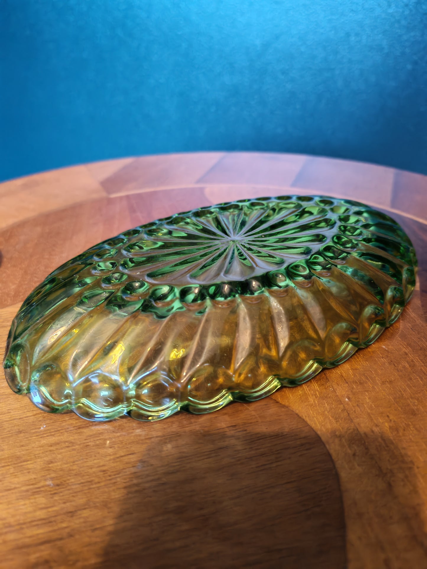 Green decorative glass plate / glass dish
