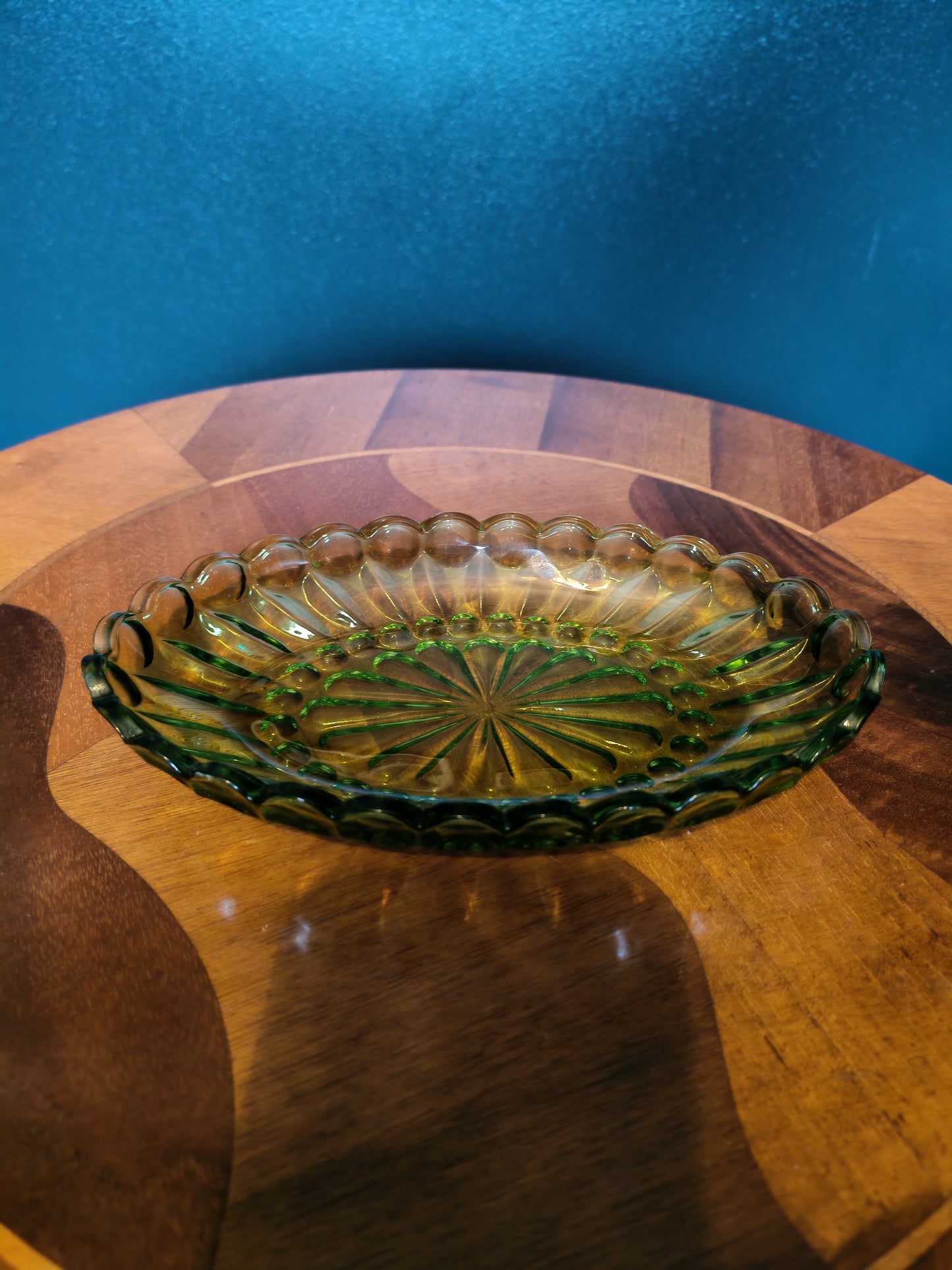 Green decorative glass plate / glass dish