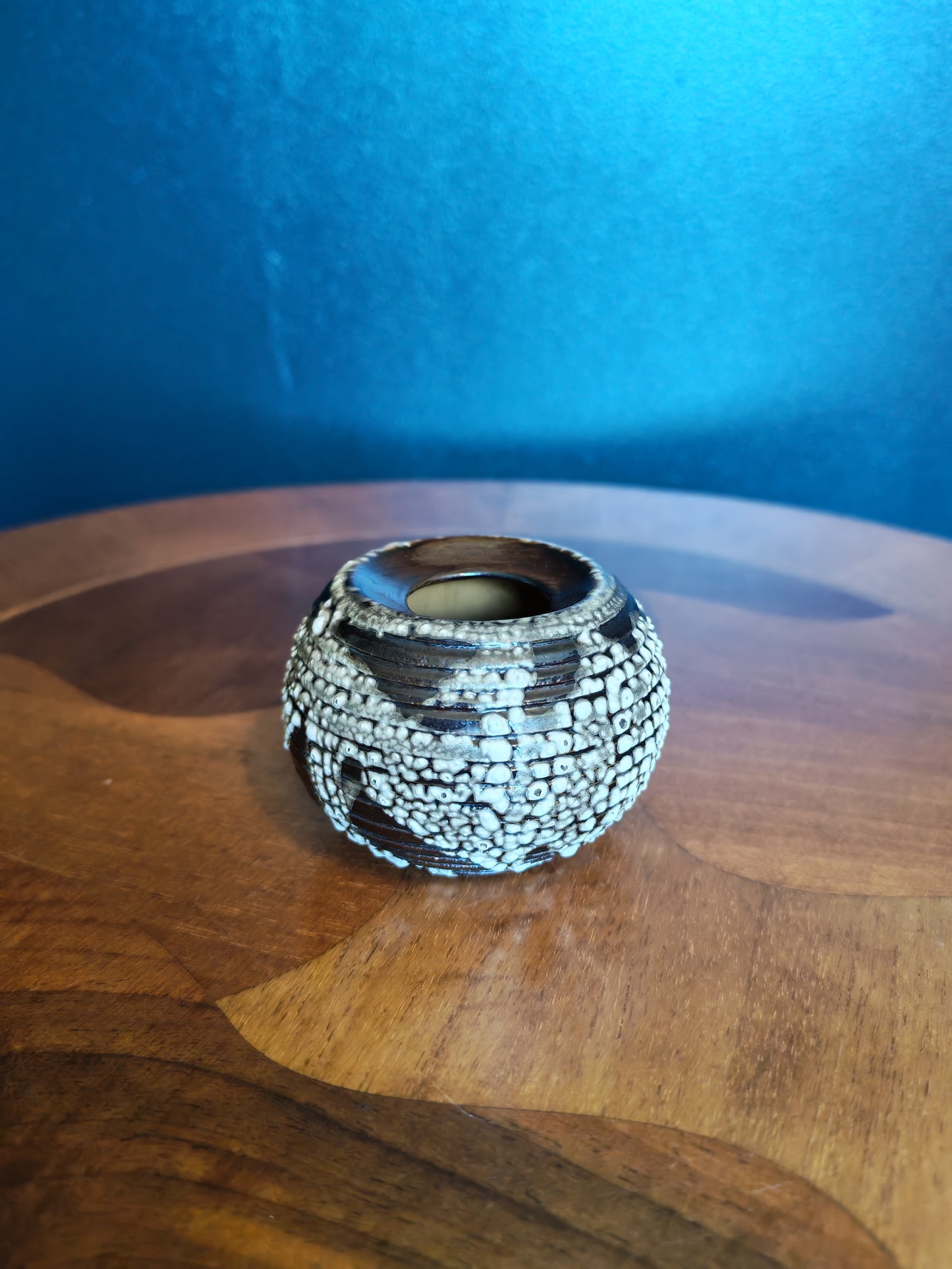 Ceramic spherical small vase