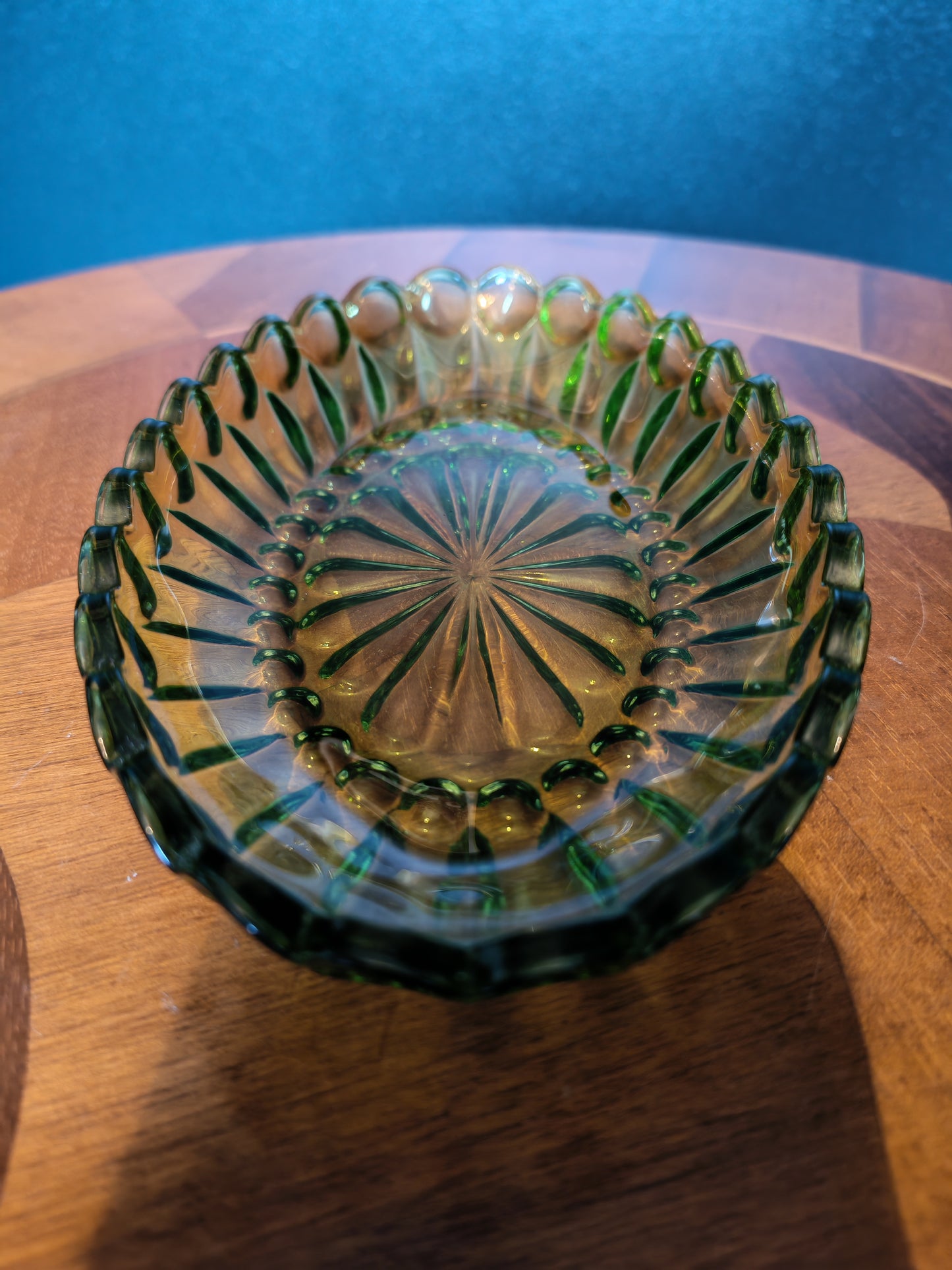 Green decorative glass plate / glass dish