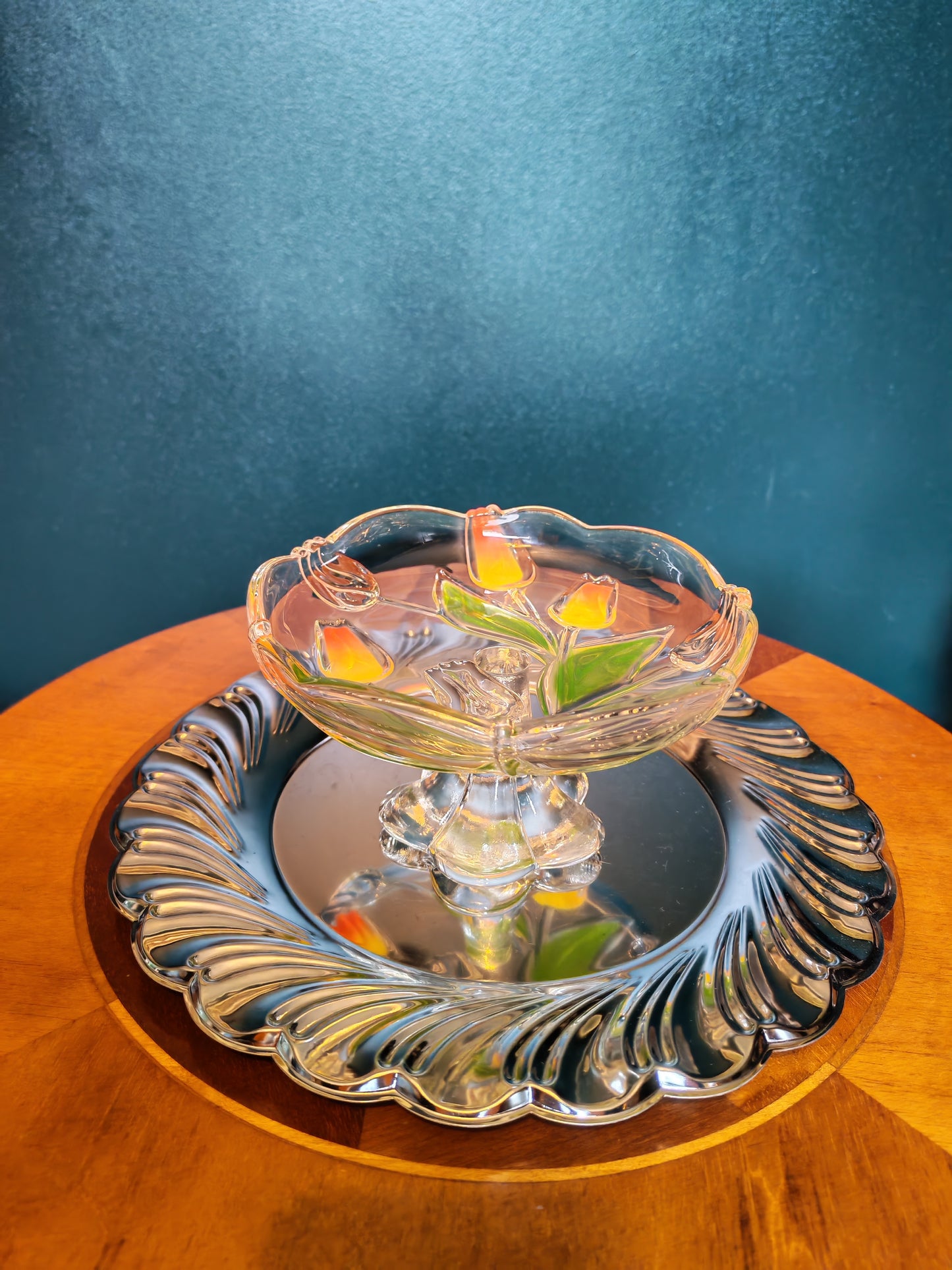 Glass serving platter with a stem and tulip motif
