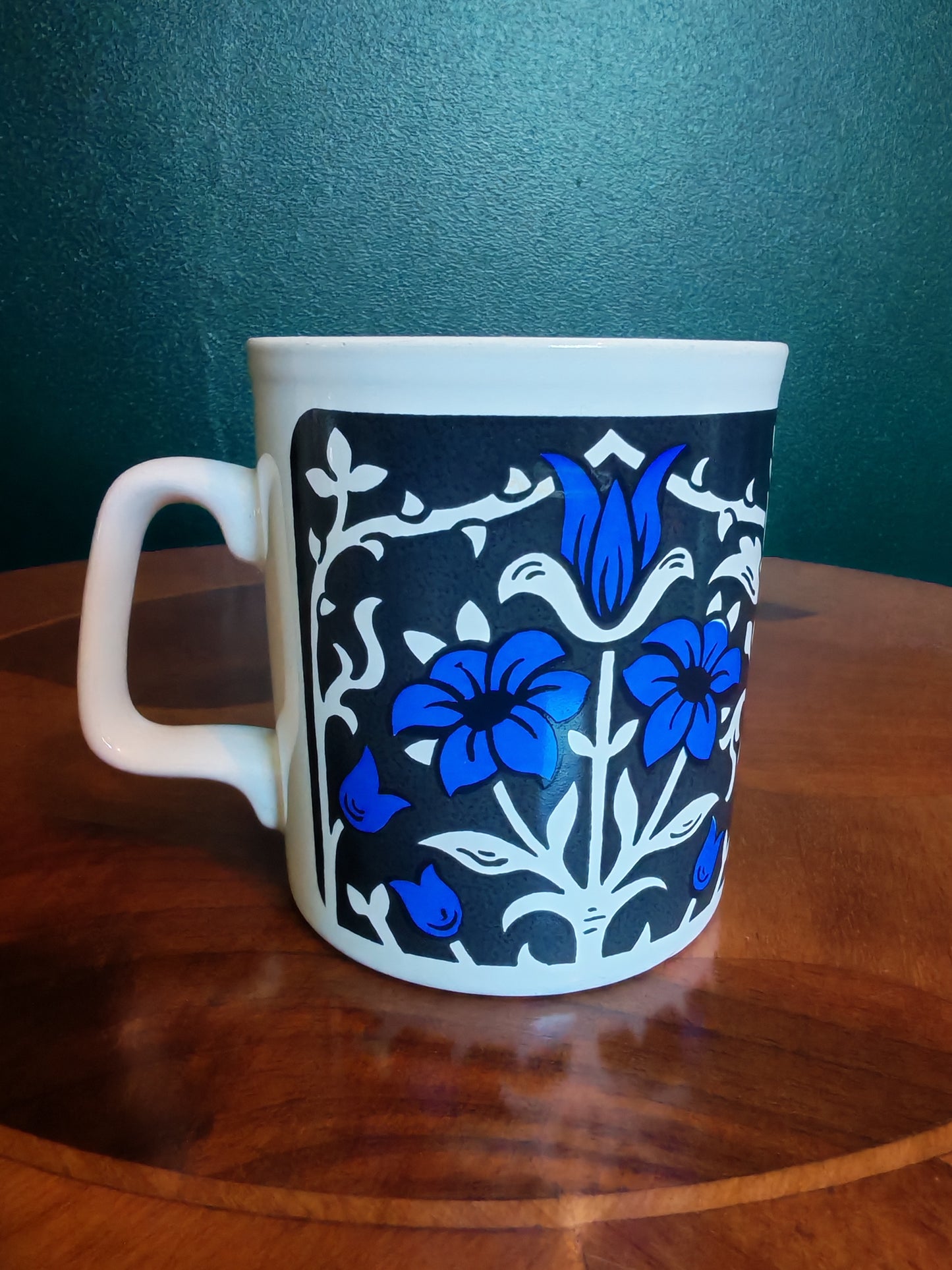 Kiln Craft tableware, Staffordshire potteries, English ironstone kahvimukit / teemukit
